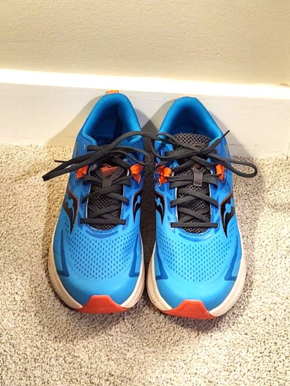 Saucony Ride 15 unisex running shoes (women's size 8.5/men's size 7)